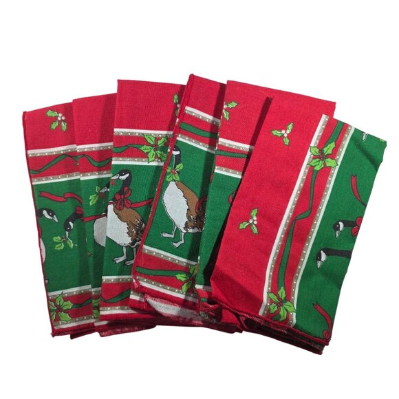 Christmas Goose Pattern Cloth Napkins Set Of 6 Holiday Decor Red & Green linens - Picture 1 of 3